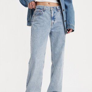 Levis Low Pro Straight Jean - size 27, light wash perfect condition
